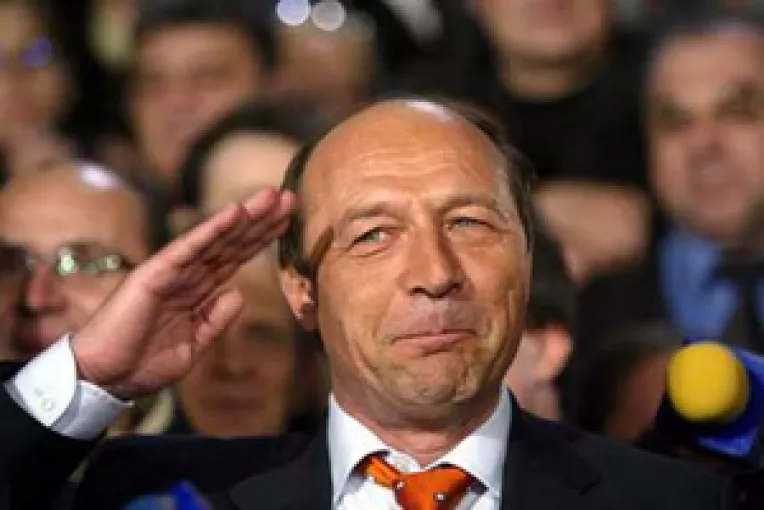 Familia Basescu: Traian recunoaste ca Mircea ii compromite grav cariera de presedinte