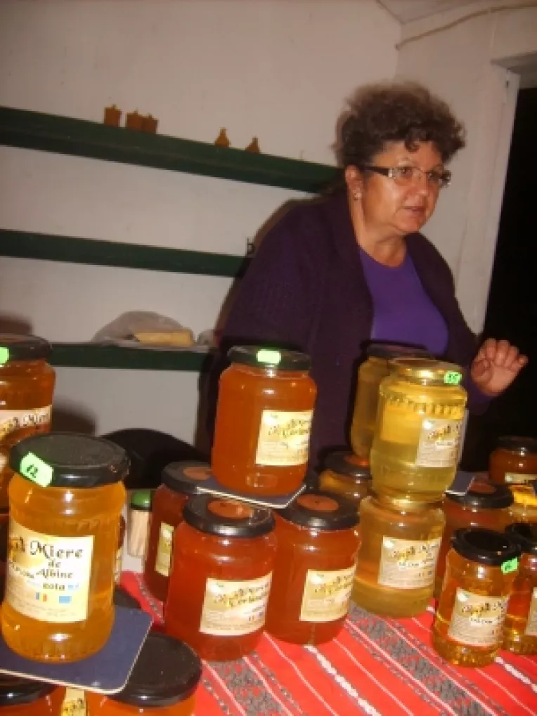 Familia de apicultori Zota:"Complex fortifiant si siropuri de brad!"