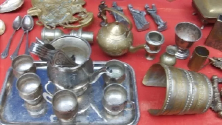 Familia Gabrian: "Bratari din argint, vechi, si cazane si ibrice din alama si din arama!"