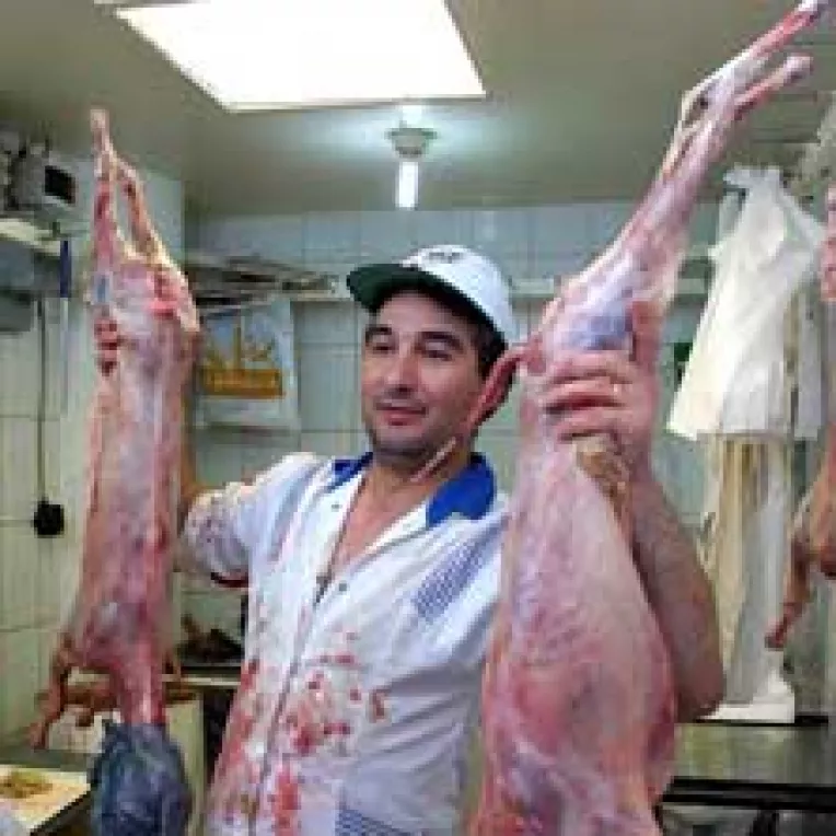 Fara trei milioane nu poti trece de masa de Paste