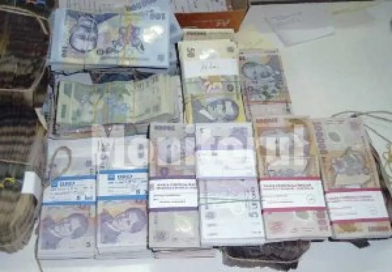 Firme, topuri si oameni politici