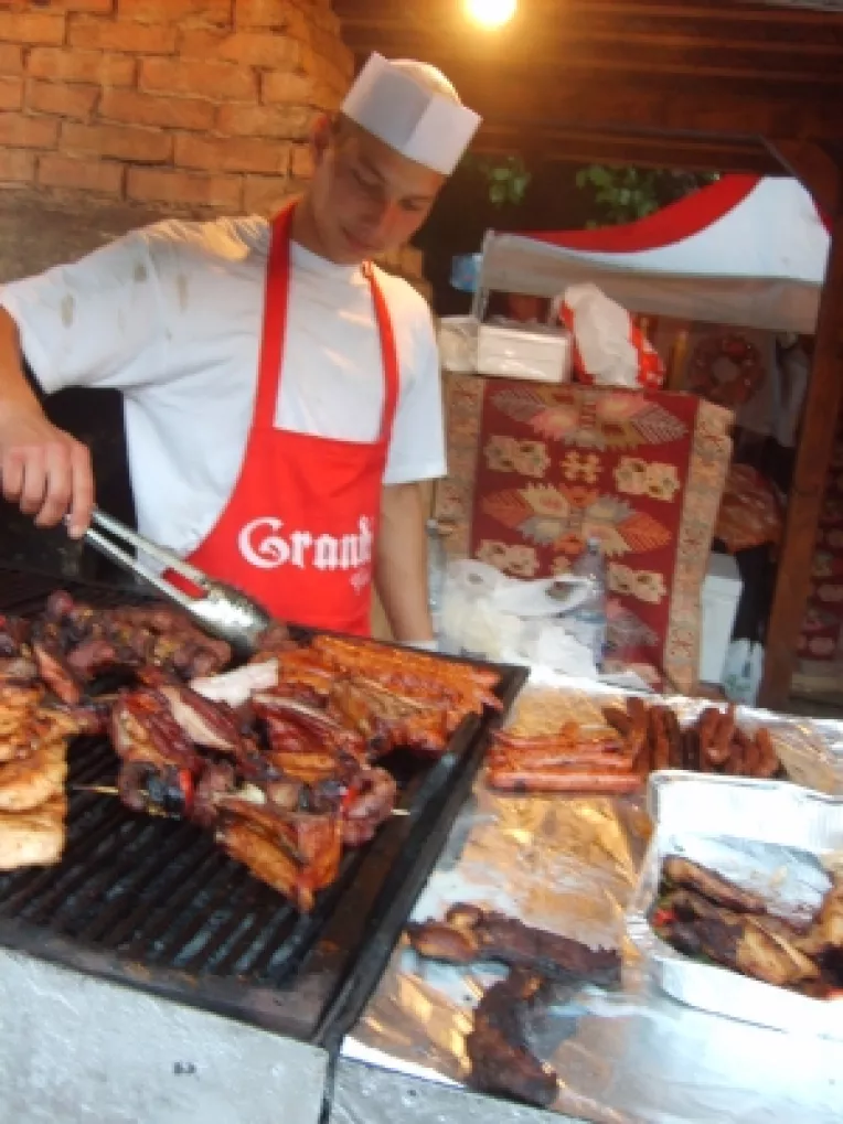 Florin Fratoiu: "Carnati proaspeti, de porc, la SC Palmyra Events, la targul Piata Taraneasca!"