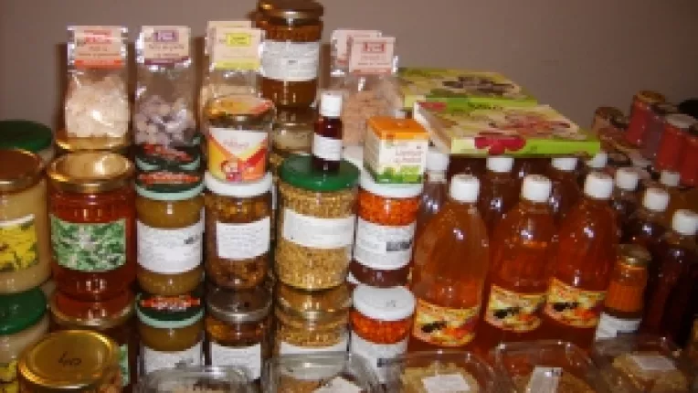 Florin Ilina, apicultor: "Miere, polen, fagure si zece sortimente de serbet, la Sala Dalles!"