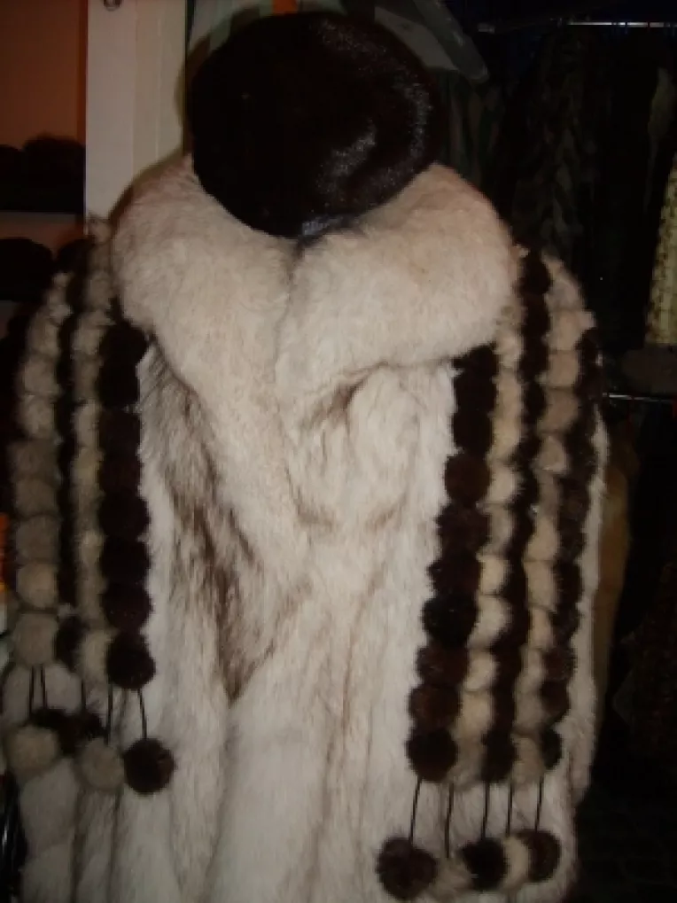 Florin Spiridon: "Lumea e pestrita: cauta si caciuli de blana, si blanuri din vulpe polara si manusi!"