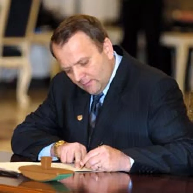 Flutur propune “restitutio in integrum“ de la ’45 incoace