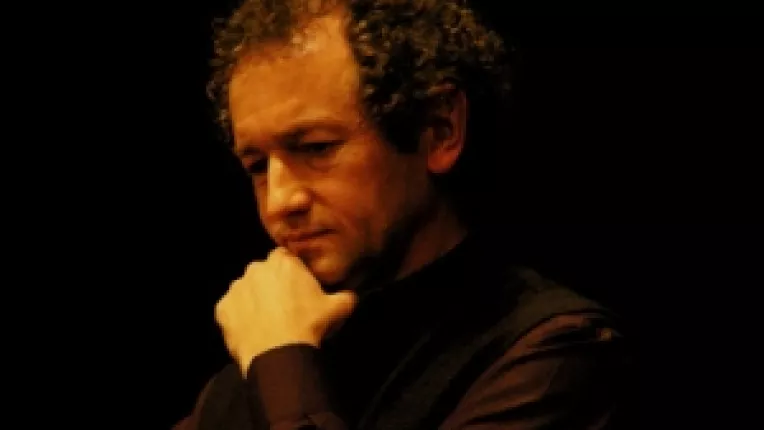 "Fluturi si oameni", un spectacol pe scena Teatrului de pe Lipscani