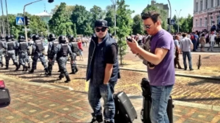 Fly Project, prinsa intr-o ambuscada intre mascatii si protestatarii din Kiev
