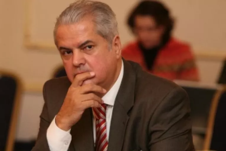 Fostul premier Adrian Nastase ar putea fi eliberat 