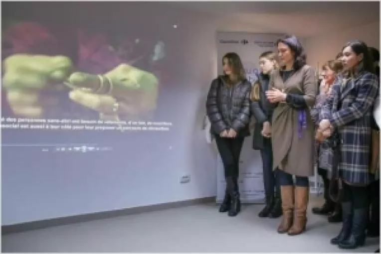 Francezii le redau unor romani necajiti sansa unei noi vieti