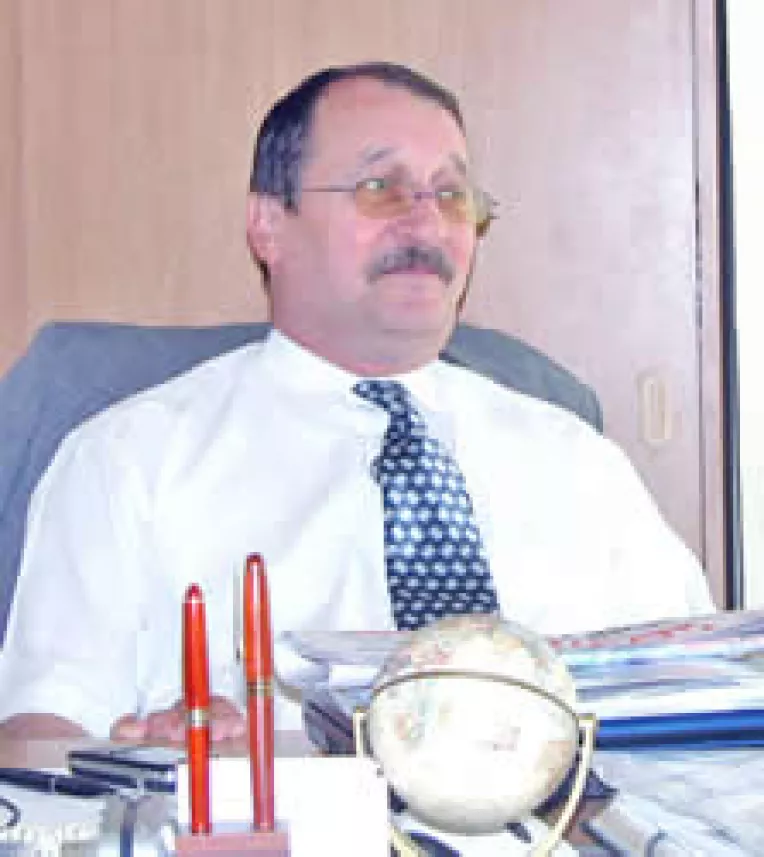 Fratele lui Traian Basescu prelucreaza carne de pui din Brazilia pentru UE