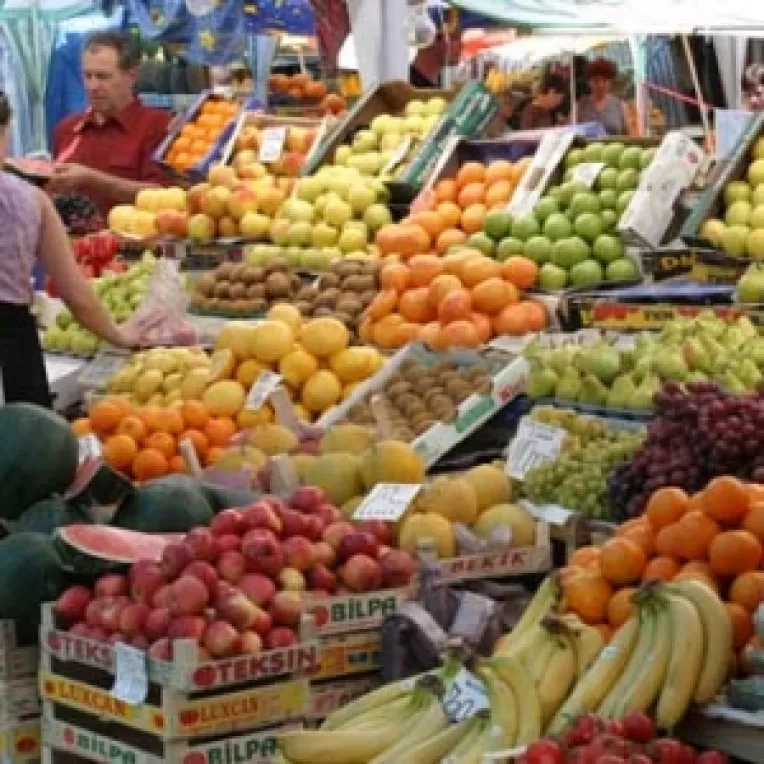 Fructele si legumele din import trag in jos balanta comerciala