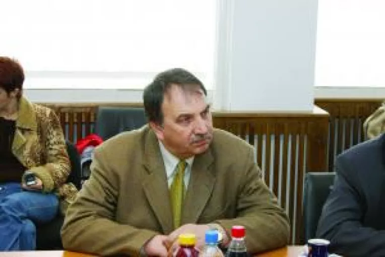 Functionari ai primariei, judecati pentru coruptie