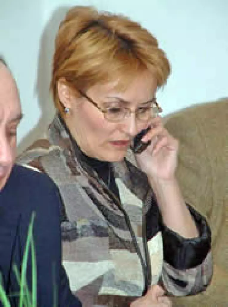 Functionarii suspusi, cu succes de un mandat