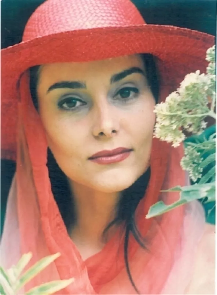 Fundatia GOLESCU, la 15 ani de existenta, si actrita Manuela GOLESCU, intr-o avalansa de evenimente artistice dedicate
poetului Mihai EMINESCU si Zilei  Nationale a Culturii 

