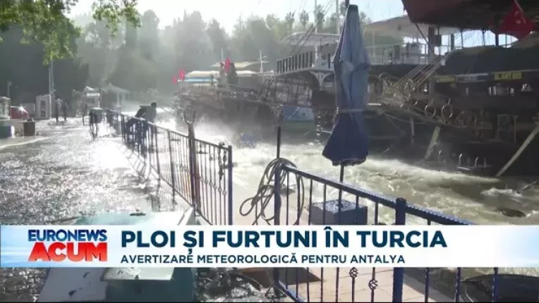 Furtuni violente in Turcia. Au fost inundate mai multe cladiri si strazi din Izmir si Istanbul