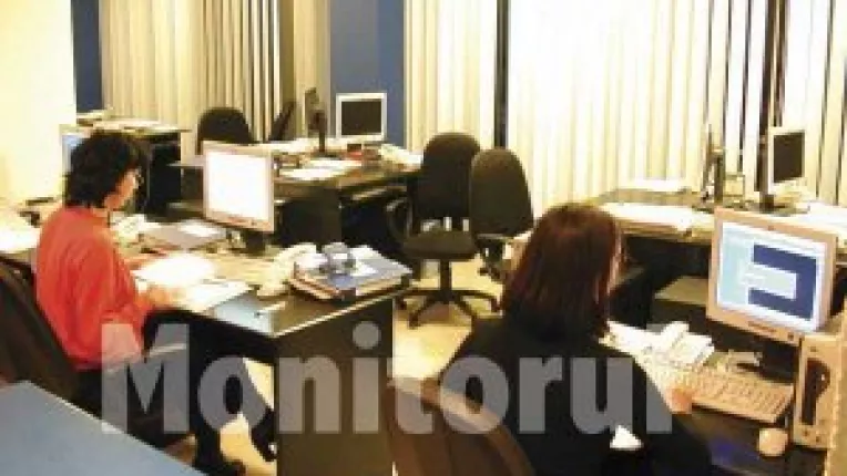 Gaalaatenii se inghesuie saa facaa afaceri