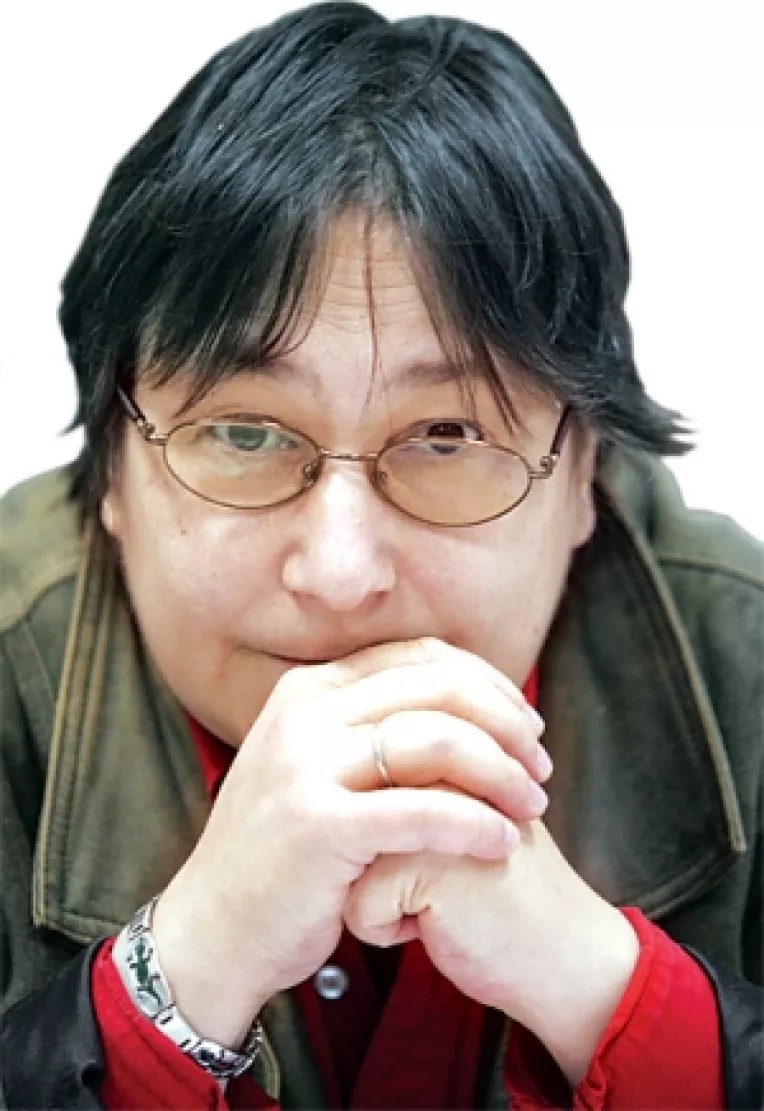 Galagie cu stropi: Parlamentul, televiziunile mogulilor si margelele samanilor