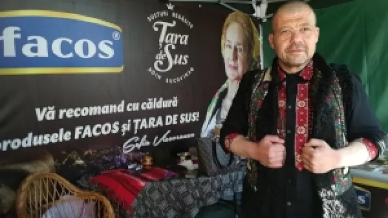 Geanny Lungu, director de vanzari la Facos S.A., cu produse traditionale la Piata Taraneasca