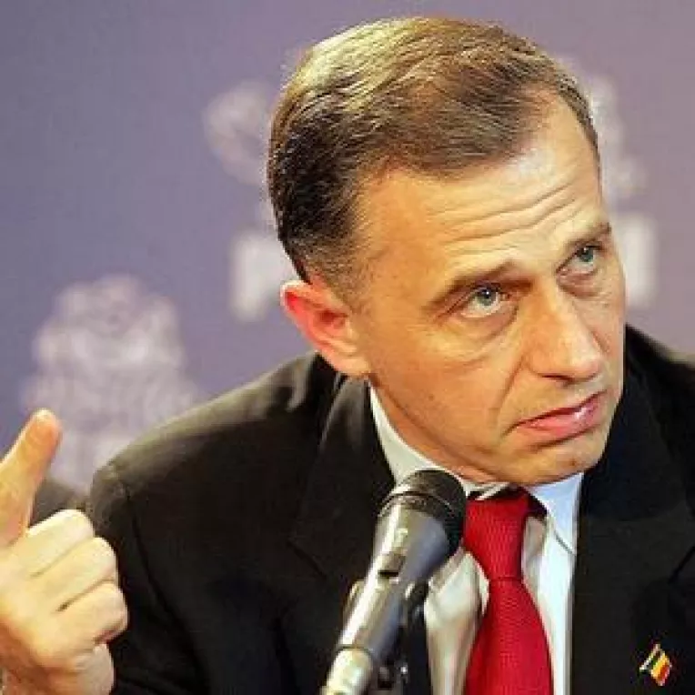 Geoana: "Pentru mine este important sa inving in turul doi nu doar pentru ca lumea s-a saturat de Traian Basescu, ci si pentru un proiect pozitiv pentru Romania"
