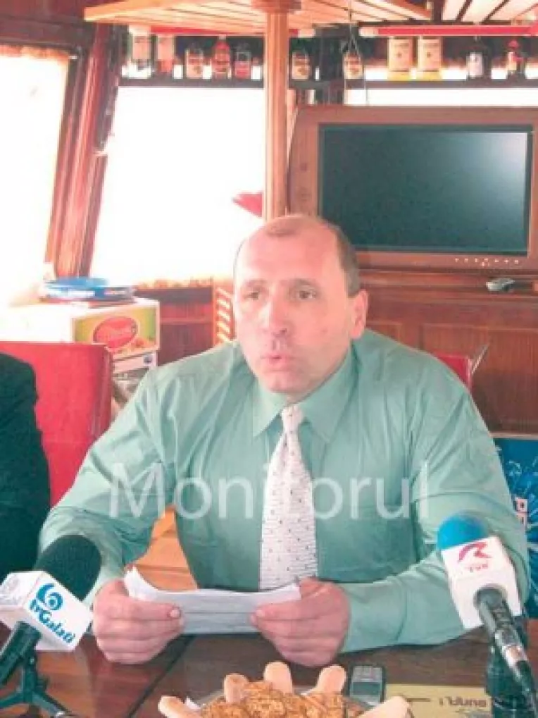 Groapa de gunoi a politicii