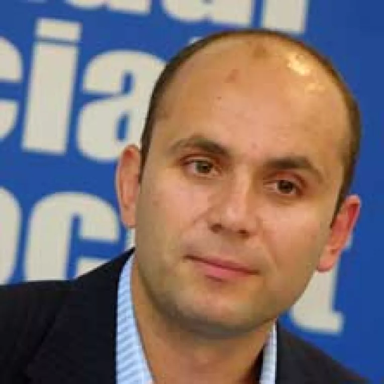 Gusa isi face loc catre sefia PD prin interpusi