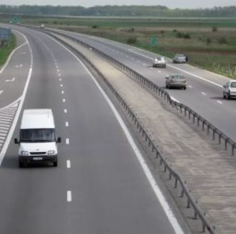Guvernantii se gandesc la biruri pe kilometri desenati pe hartie
Taxa de autostrada va fi de maxim de 3 euro/suta de km