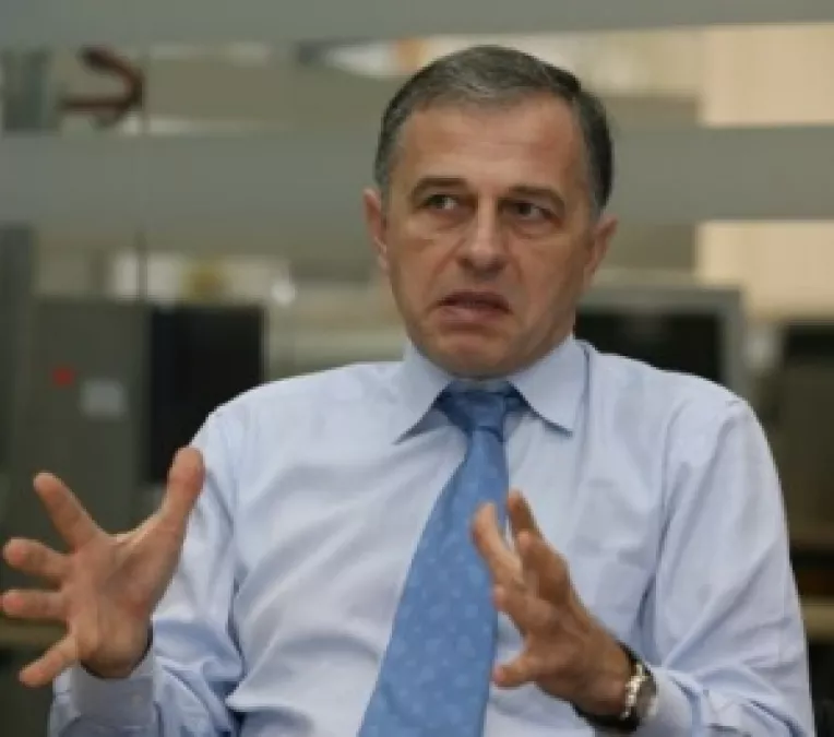 Guvernul a modificat Legea CSAT, pentru ca Geoana sa poata participa la sedintele Consiliului
