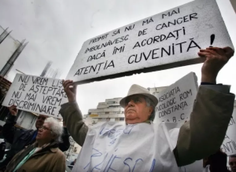 Guvernul Boc: Ordonanta de Urgenta privind concediile medicale - o imensa bataie de joc la adresa medicilor si a bolnavilor