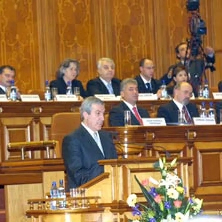 Guvernul da piept cu Parlamentul