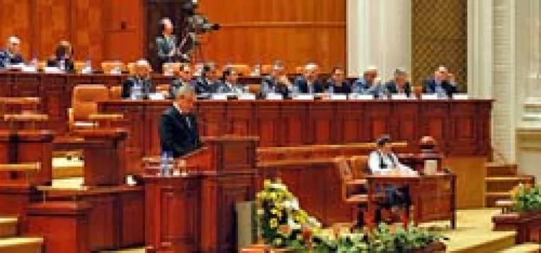 Guvernul ilegitim al lui Boc a fost votat de 90% din Parlament