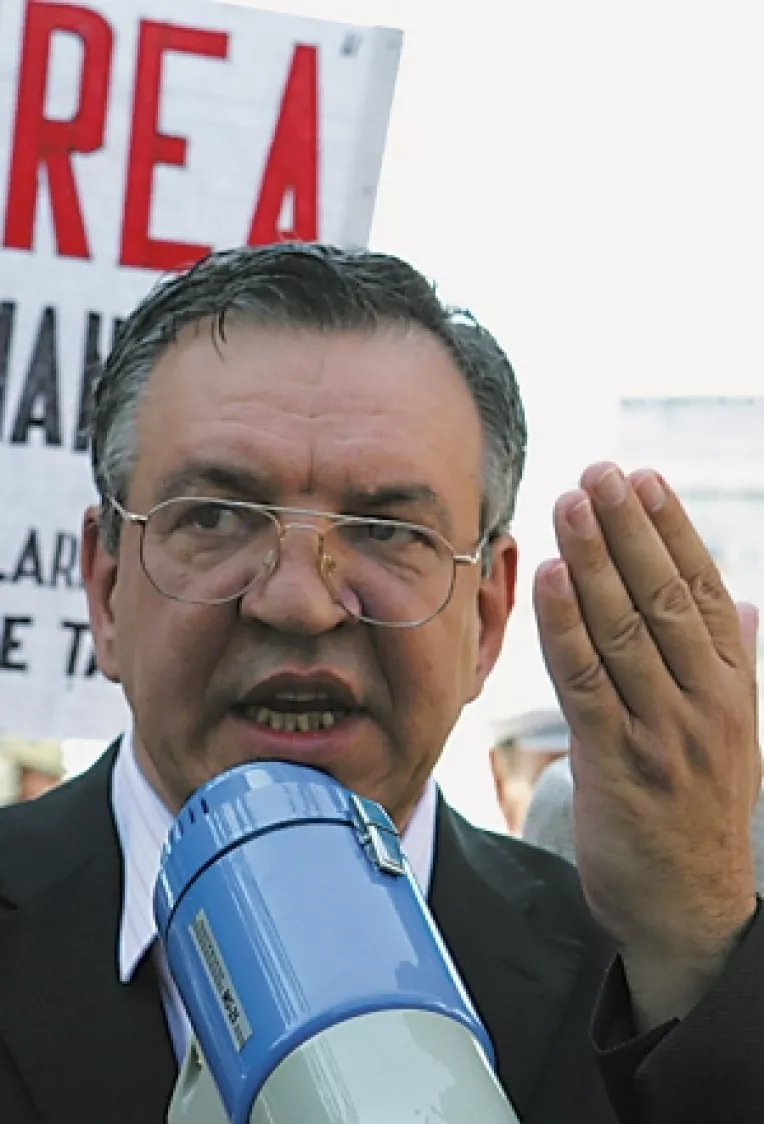 Guvernul nu se tine de promisiuni:Salariul minim ramane neschimbat pana la sfarsitul anului