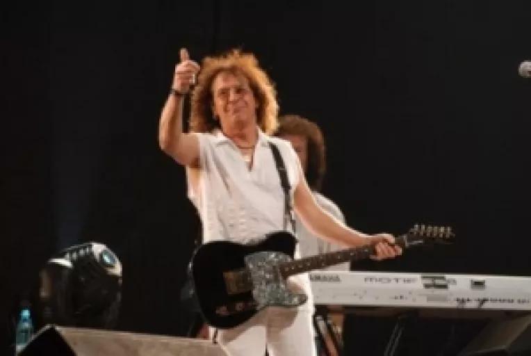 Hiturile SMOKIE, acompaniate de o orchestra impresionanta
