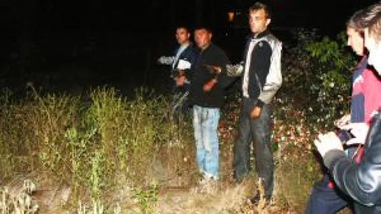 Hoti de fier vechi, prinsi in gara