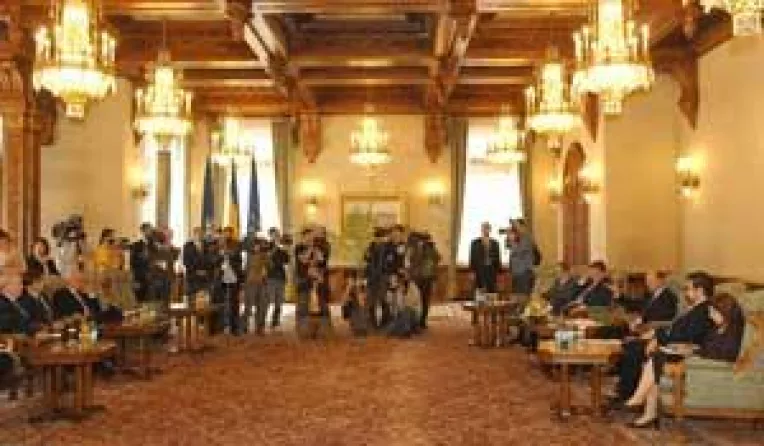 "Ia spuneti, v-ati hotarat?  O faceti cu PSD?"