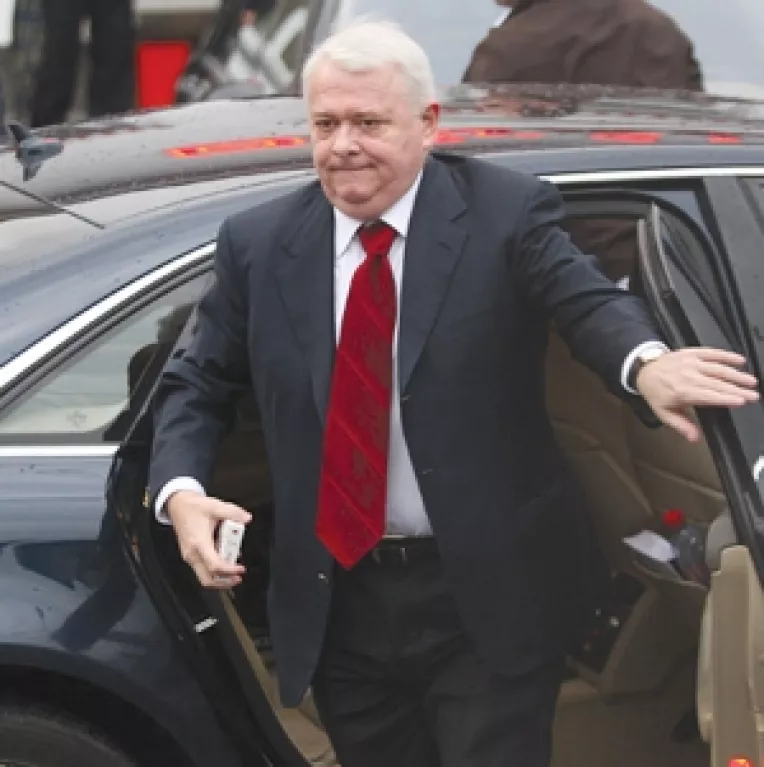 Iese sau nu PSD-ul de la guvernare?