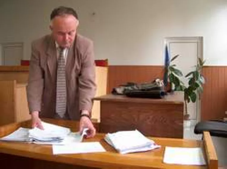 Ilie Botos si Joita Tanase, dati in judecata de salajeanul Salajan *Leontin Salajan a ajuns la al 760-lea proces pe care l-a intentat