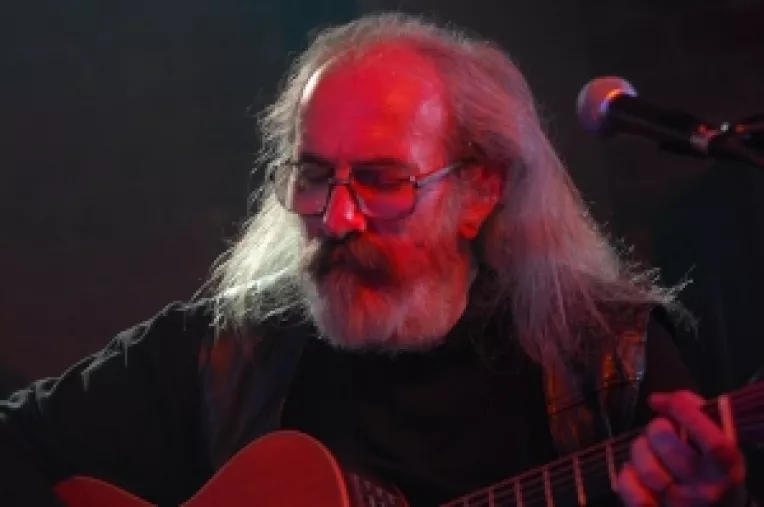 Ilie Stepan lanseaza triplul album Lumina