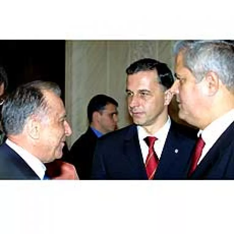 Iliescu a intrat din nou in sedinte la partid