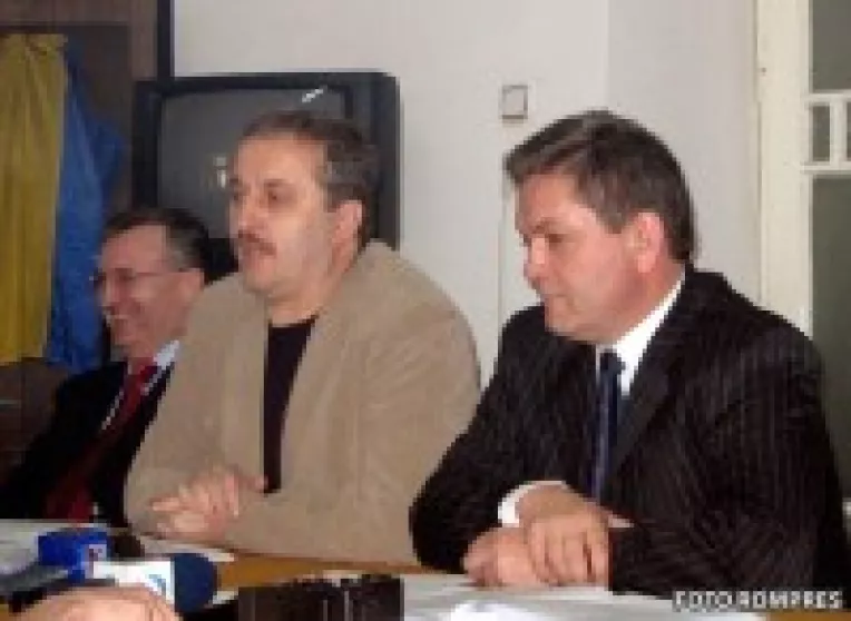 Iliescu: Carcotasi ca teoreticianul Dancu si arogantul Rus, umiliti de Boc