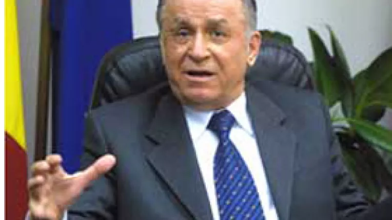 Iliescu: "Este  deplorabil acest joc al unui presedinte iresponsabil"