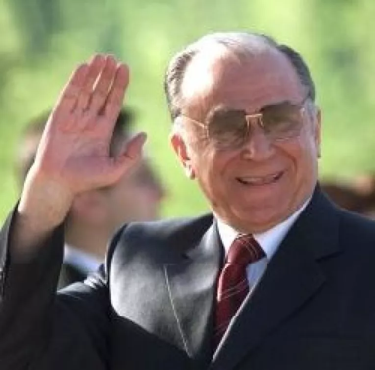 Iliescu: Iesirea de la guvernare a PSD ar fi o prostie