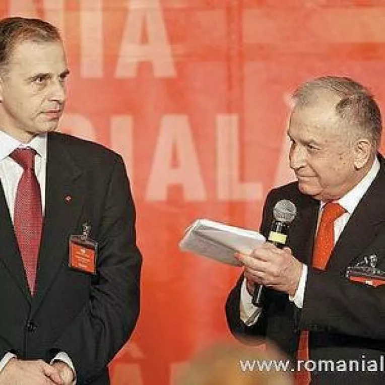 Iliescu il sustine pe Geoana pentru a deveni presedintele Romaniei