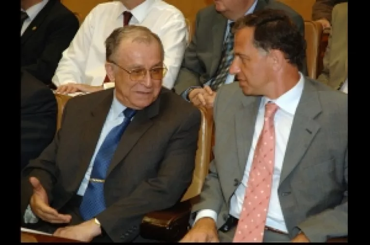 Iliescu nu se teme de sanctiunile lui Geoana