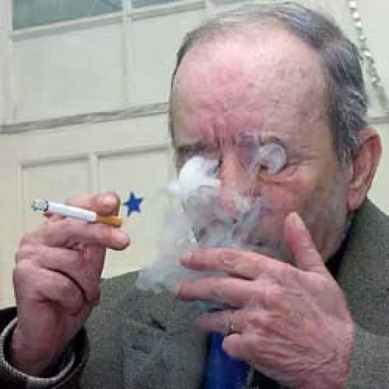 Imaginile antifumat de pe pachete scumpesc tigarile