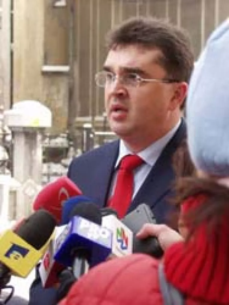 Imediat dupa Mitrea, Oprisan a sarit si el la gatul lui Nastase