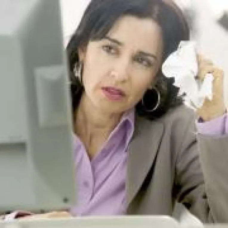 IMM-urile, obligate sa concedieze salariatii cu studii superioare