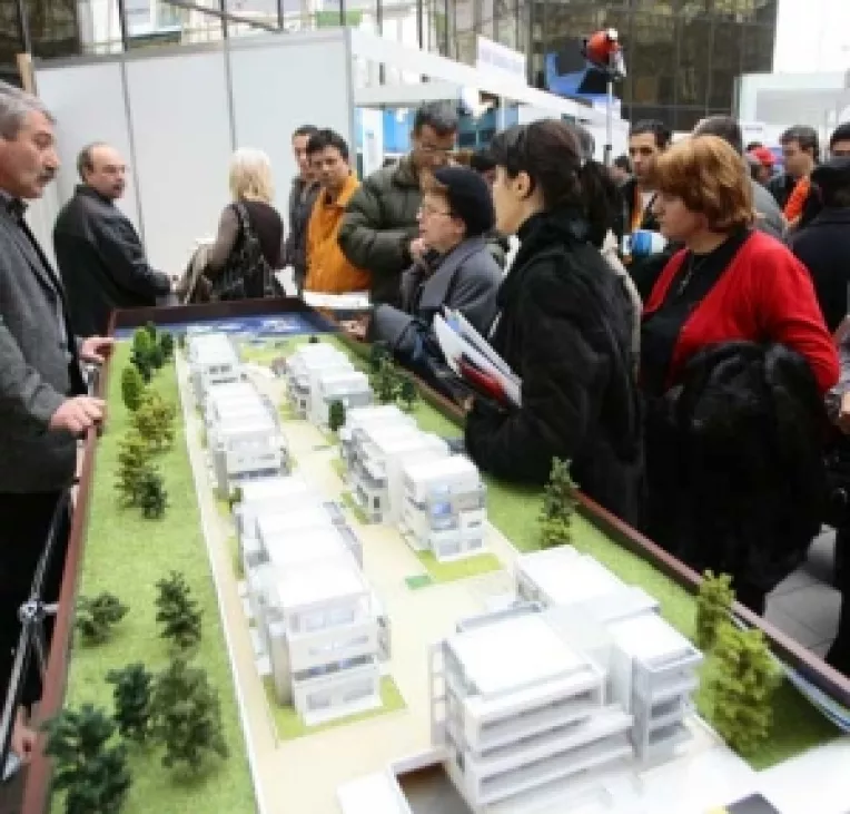 Imobilele si terenurile, modul de economisire preferat de romani