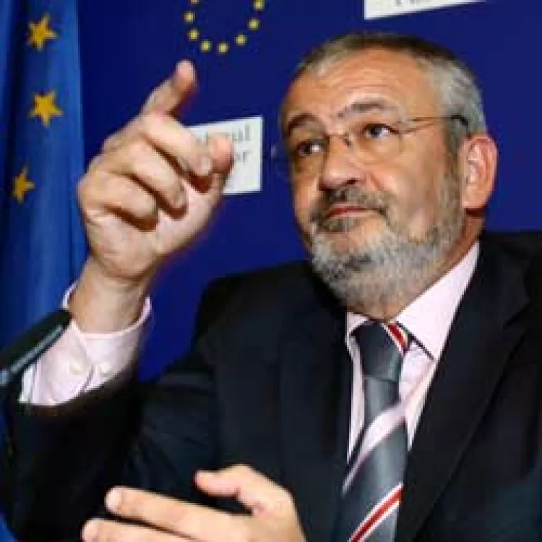 Impozite majorate pentru masini si case de lux