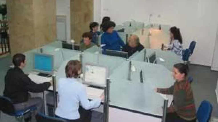 Impozitele craiovenilor ocolesc internetul