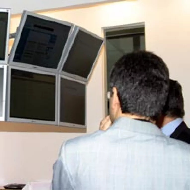 Impozitul de 1 la suta pe tranzactiile bursiere ramane inca 6 luni